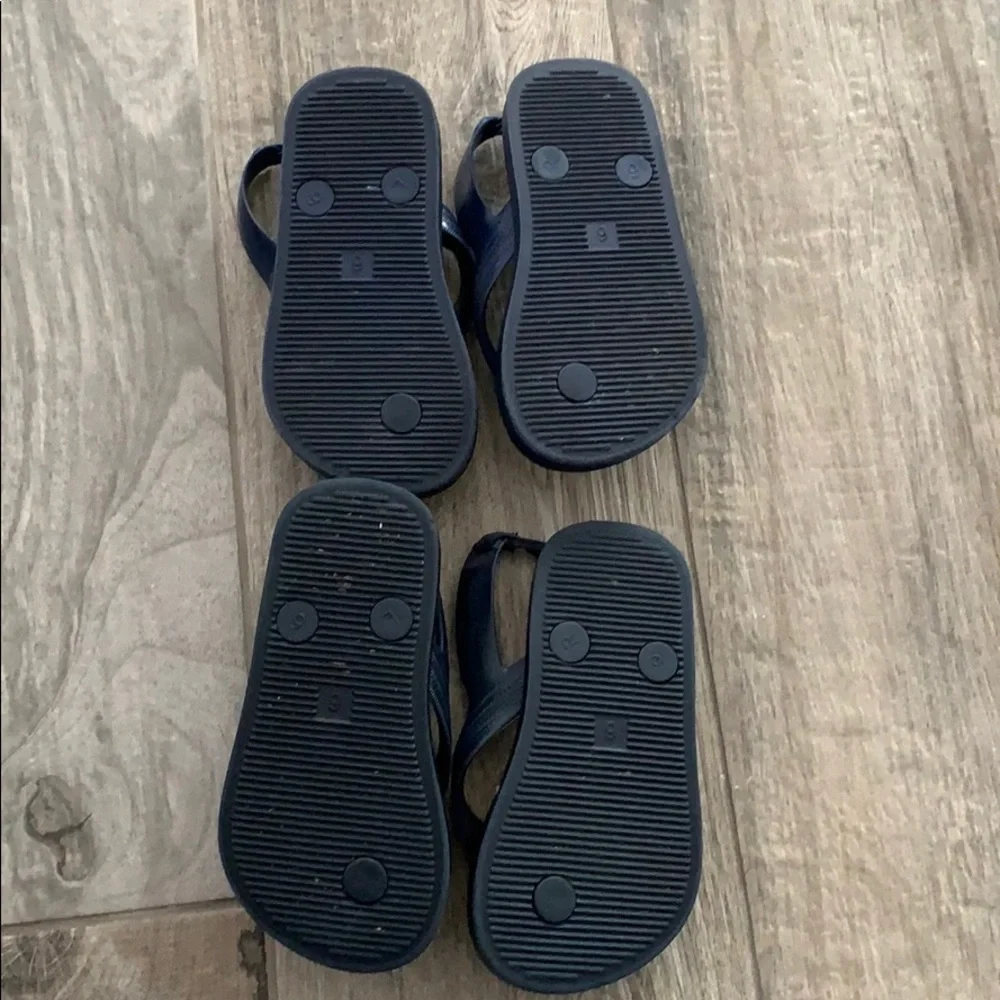 Bundle of 2 pairs Old Navy infant flip flops, sz 6